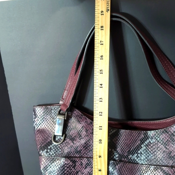 Vince Camuto Genuine Snake Embossed Leather Purple/Black   Emely Tote Bag. - Picture 14 of 15